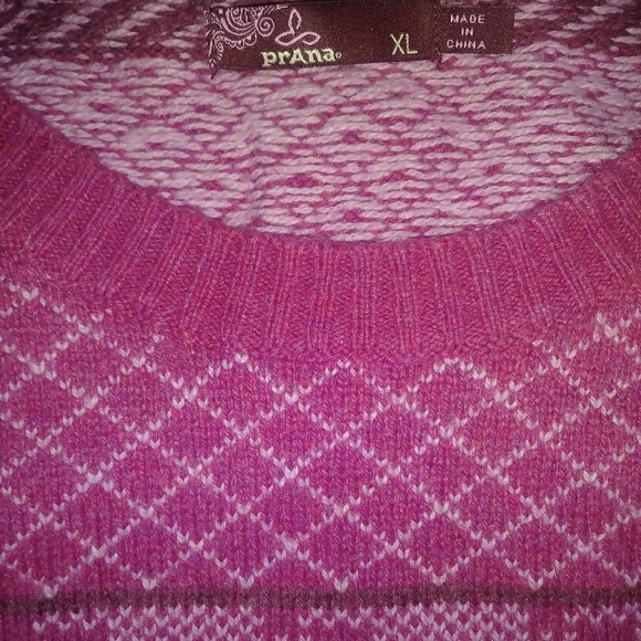 Adorable Prana Sweater - Picture 2 of 3